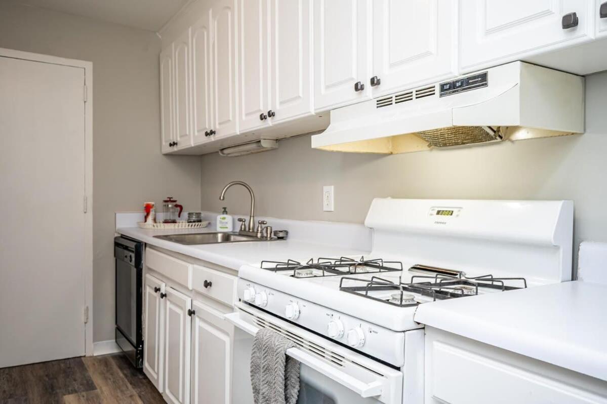 Ferienhaus Downtown! High Rise! Onsite Parking! Lm1402