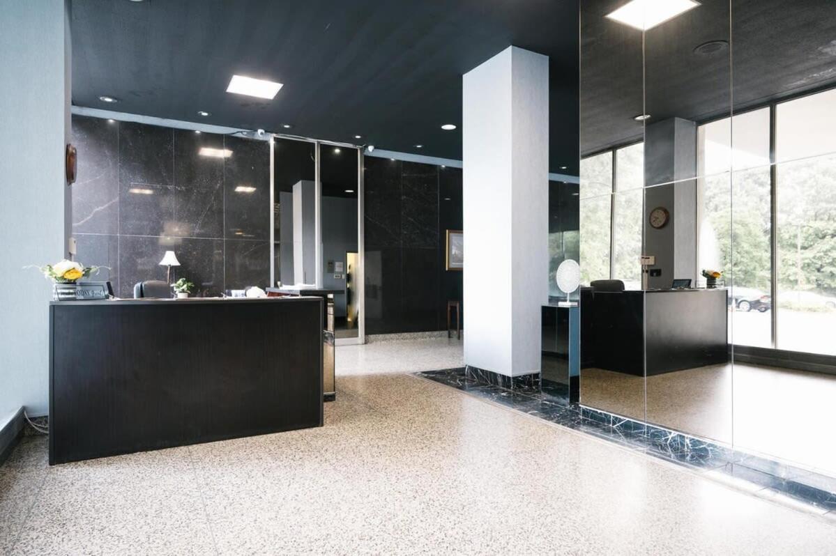 Ferienhaus Downtown! High Rise! Onsite Parking! Lm1402 *