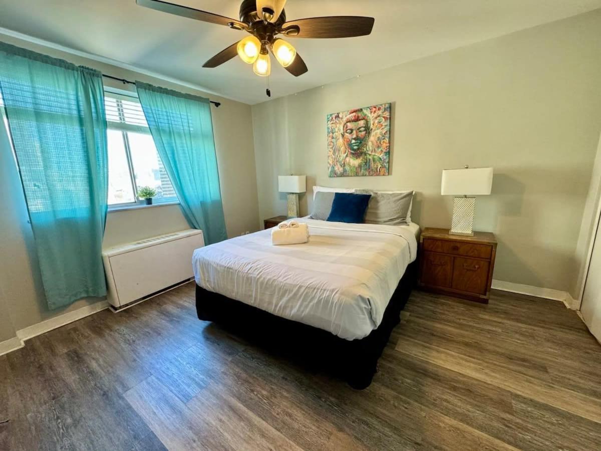 Downtown! High Rise! Onsite Parking! Lm1402